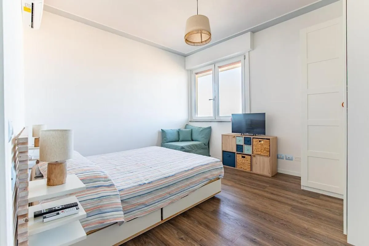 Chez Ale, With Panoramic Terrace In Viareggio Apartment