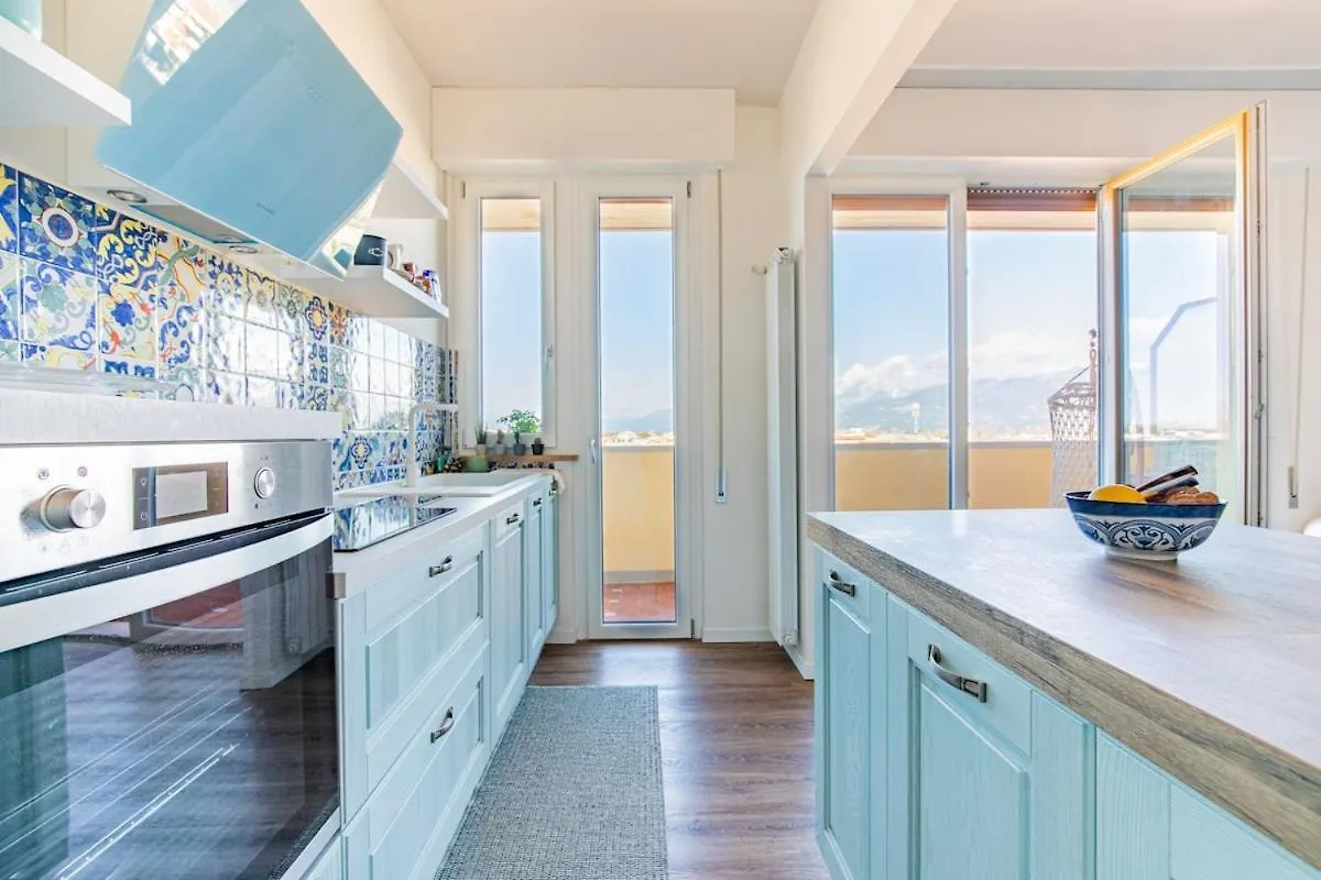 Chez Ale, With Panoramic Terrace In Viareggio Apartment